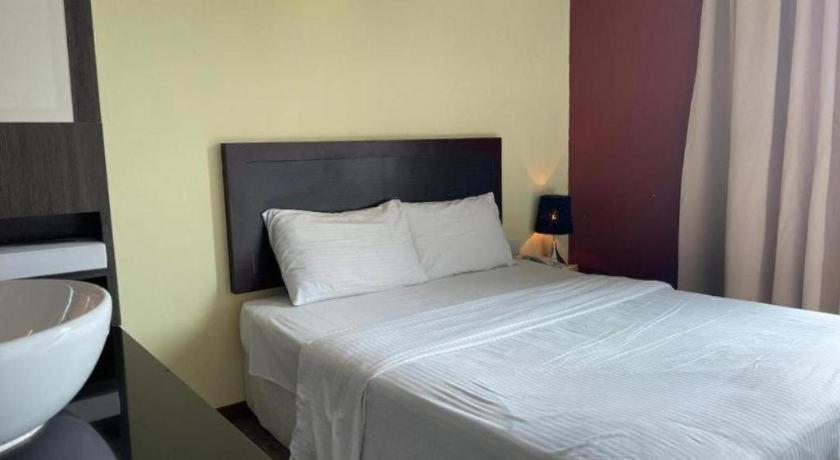Zotel Business & Leisure Hotel Kuching Exterior photo